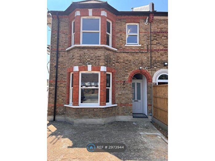1 Bedroom Flat To Rent In Bath Road, Hounslow, TW3