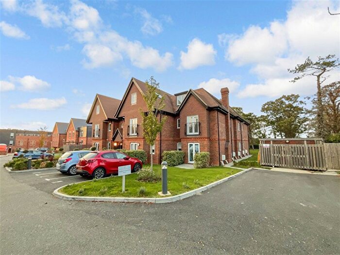 2 Bedroom Flat For Sale In Linksfield Road, Westgate-On-Sea, Kent, CT8