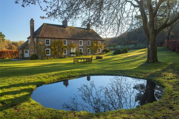 Country House For Sale In Hastingleigh, Ashford, Kent, TN25