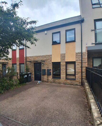 2 Bedroom Town House To Rent In Baptist Court, Bradford, BD1
