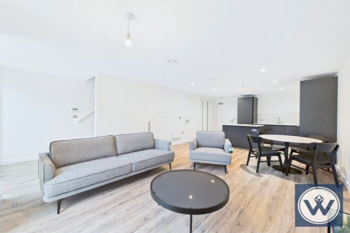 2 Bedroom Flat To Rent In The Railings, Shale Lane, M5