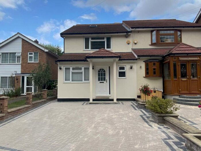 5 Bedroom Semi-Detached House To Rent In Wingrave Crescent, Brentwood, CM14