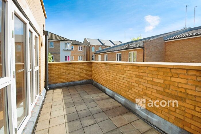 2 Bedroom Flat To Rent In Hendre Road, London, SE1