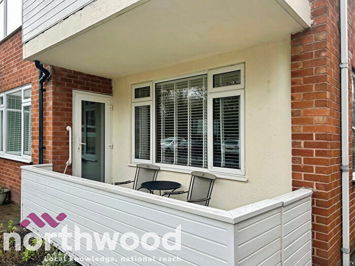 2 Bedroom Flat For Sale In Park Crescent, Hesketh Park, Southport, PR9