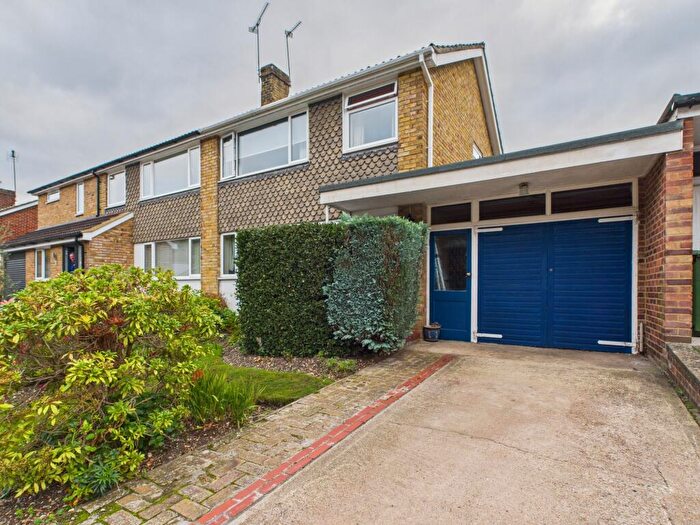 3 Bedroom Semi-Detached House For Sale In The Crescent, Reading, Reading, RG7