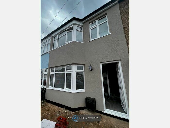 3 Bedroom Terraced House To Rent In Ramsden Drive, Romford, RM5