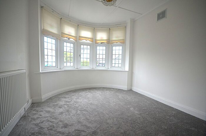 3 Bedroom Bungalow To Rent In Ilford, IG5