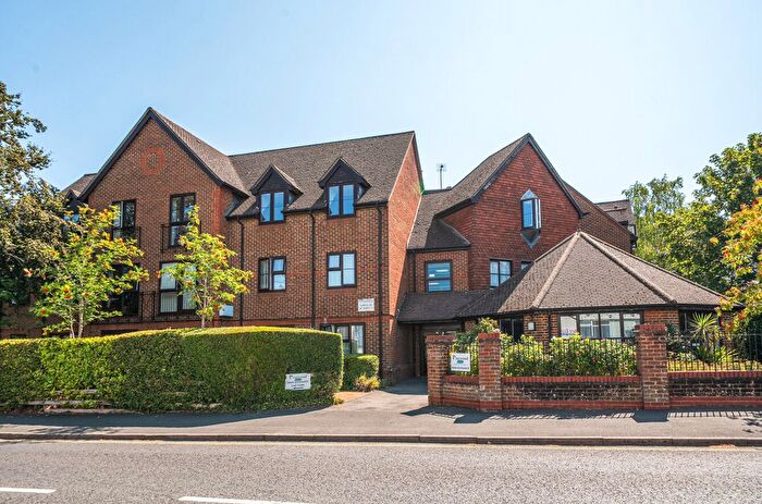 1 Bedroom Flat For Sale In Pinewood Court, Fleet, Hampshire, GU51