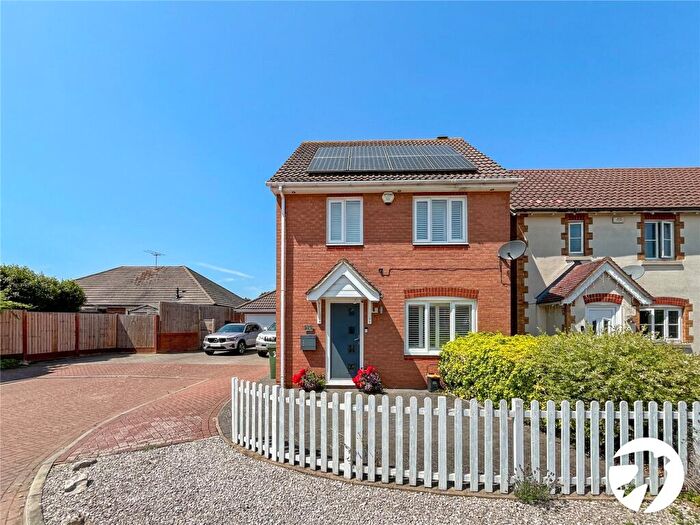 3 Bedroom Detached House For Sale In Clement Close, Sittingbourne, Kent, ME10