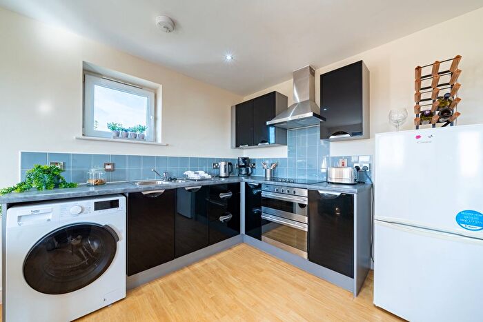 2 Bedroom Flat For Sale In Cranmer Street, Nottingham, NG3