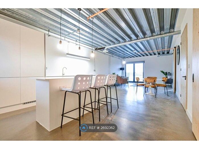 2 Bedroom Flat To Rent In Happy Walk, Leeds, LS9