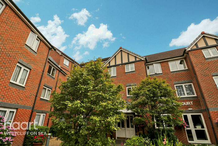 2 Bedroom Retirement Property For Sale In Balmoral Road, Westcliff-On-Sea, SS0