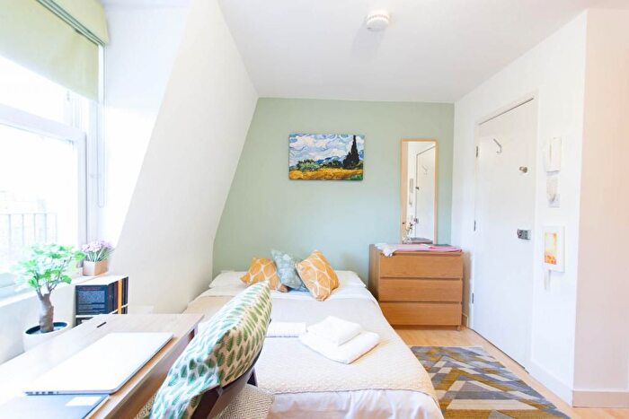 1 Bedroom Studio To Rent In Penywern Road, Earls Court, London, SW5