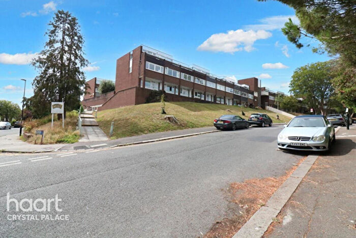 1 Bedroom Flat For Sale In Sylvan Road, London, SE19