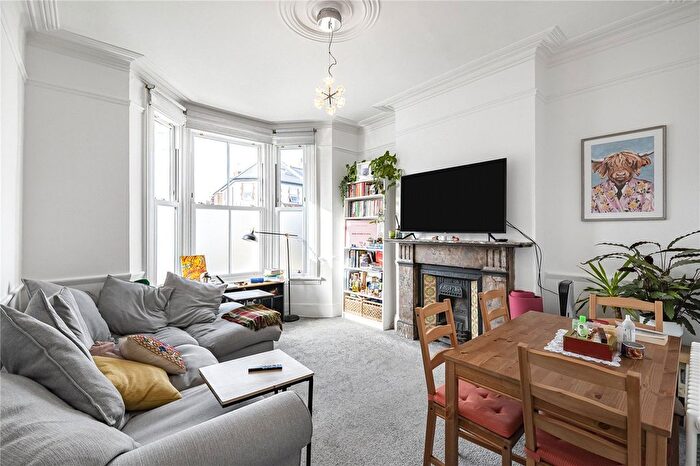 2 Bedroom Flat For Sale In Cavendish Road, London, SW12