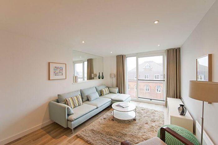 2 Bedroom Flat To Rent In Horse Shoe Court, Brewhouse Yard, London, EC1V