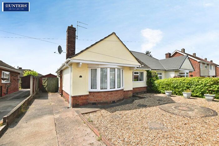 2 Bedroom Semi-Detached Bungalow For Sale In Holmfirth Road, Scunthorpe, DN15
