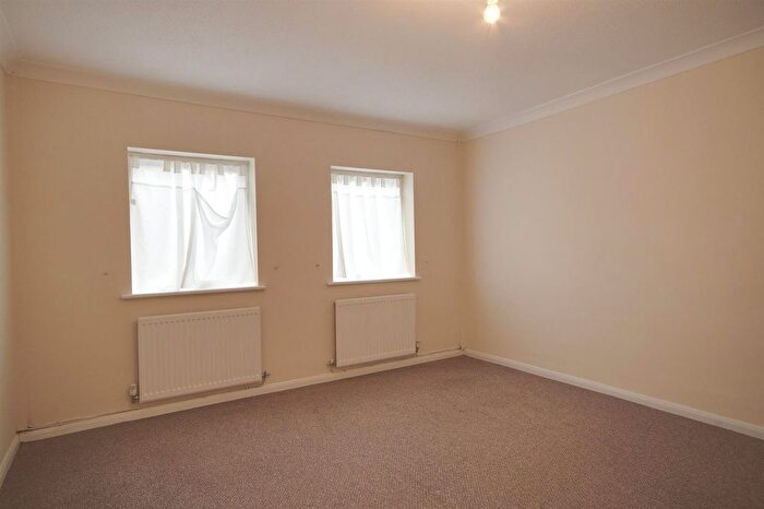 2 Bedroom Flat To Rent In Cedar Court Road, Cheltenham, GL53