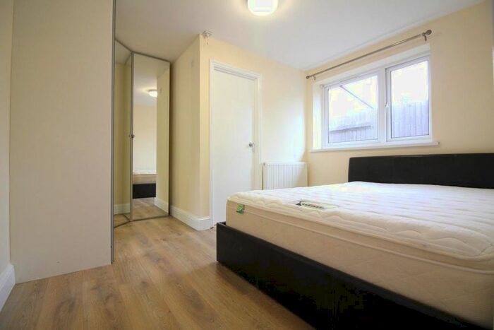 Studio To Rent In Hanworth Road, Hounslow TW3