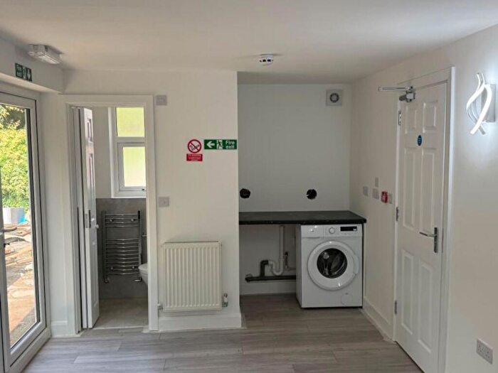 8 Bedroom Detached House To Rent In Tollhouse Lane, Wallington, SM6