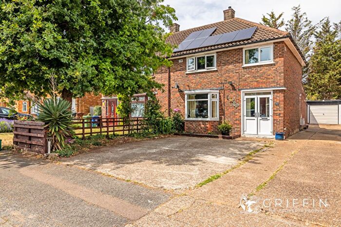 3 Bedroom Semi-Detached House For Sale In Nare Road, Aveley, RM15