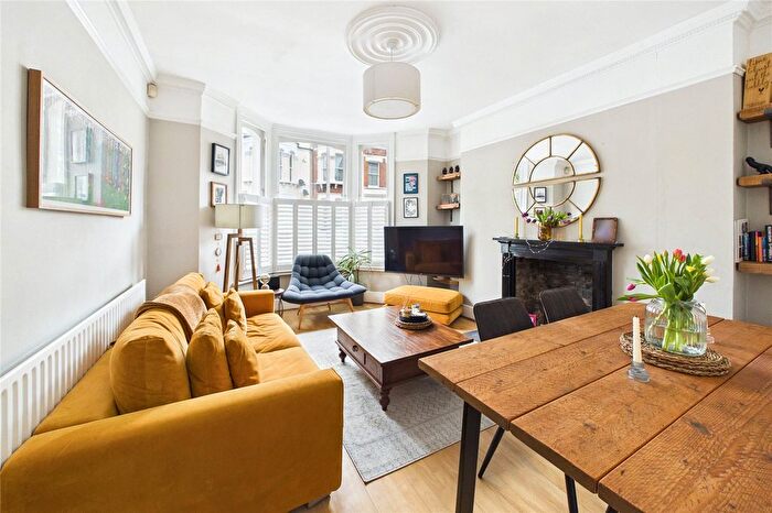 2 Bedroom Flat For Sale In Sandmere Road, London, SW4