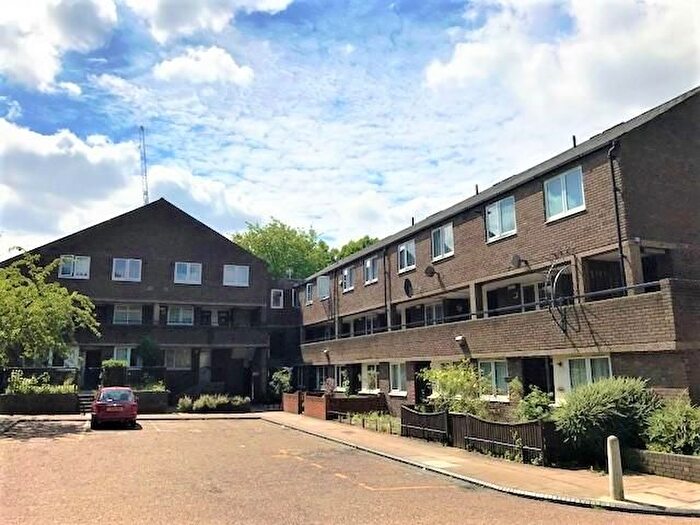 2 Bedroom Maisonette To Rent In Campbell Road, E3