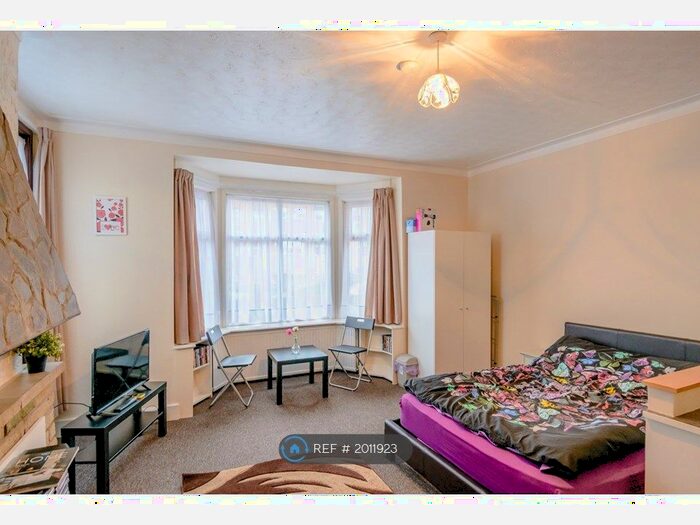 Studio To Rent In Ground Floor Studio, London, E6