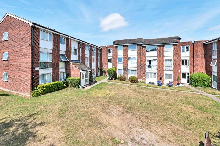 2 Bedroom Flat For Sale In Tennyson Close, Royston, SG8