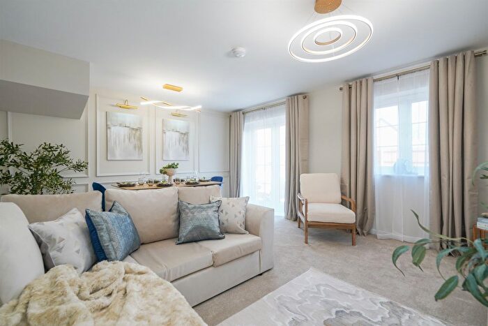 3 Bedroom Detached House For Sale In Blowers Green Road, Dudley, DY2