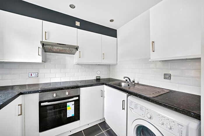 2 Bedroom Flat To Rent In Shelley Way, Wimbledon, SW19