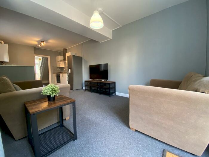 5 Bedroom Terraced House To Rent In Tewkesbury Street, Cathays, CF24