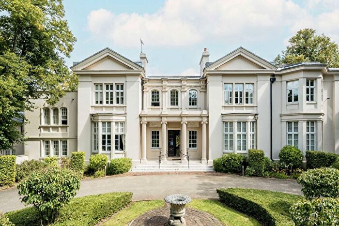 2 Bedroom Flat To Rent In Wimbledon Park Side, Wimbledon, SW19