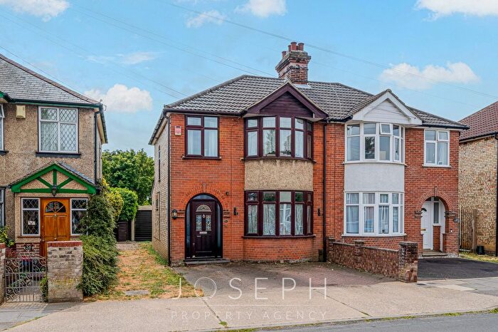 3 Bedroom Semi Detached House For Sale In Whitby Road, Ipswich, IP4