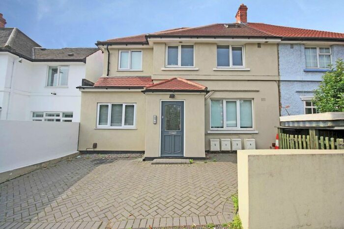 1 Bedroom Flat To Rent In Stanley Road, Teddington, TW11