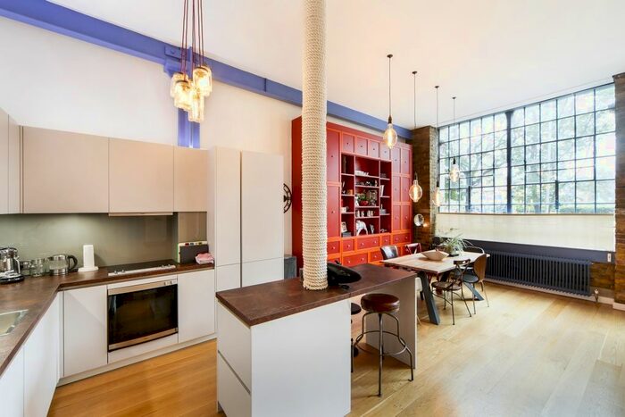 2 Bedroom Flat To Rent In Long Lane, London, SE1