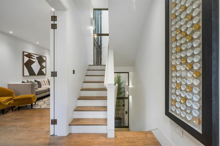 2 Bedroom Property To Rent In Ebury Mews East, London, SW1W