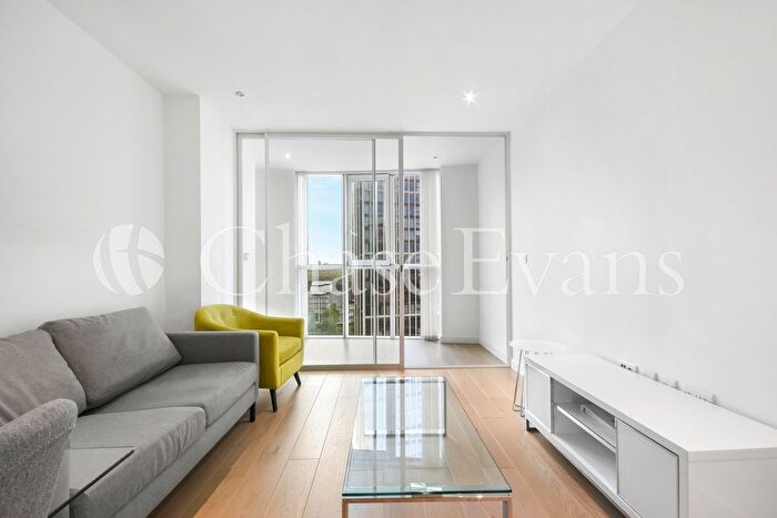 1 Bedroom Flat To Rent In Wandsworth Road, Vauxhall, London, SW8