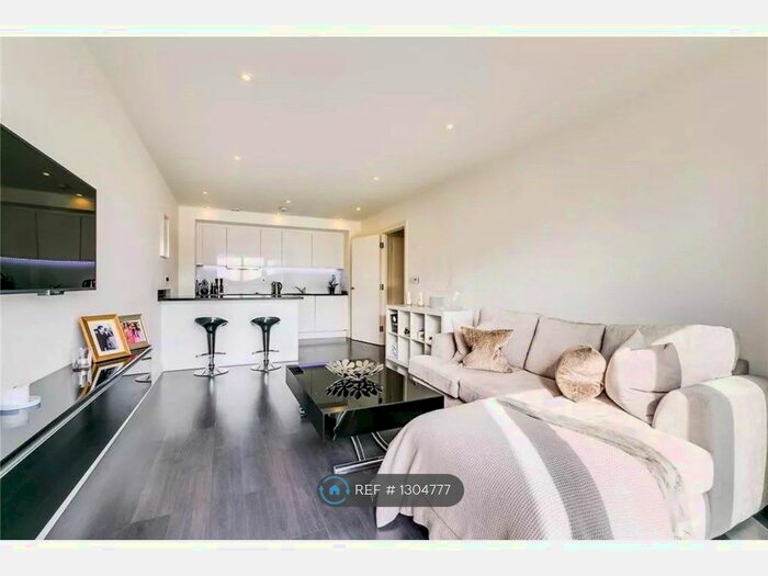 2 Bedroom Flat To Rent In Severn House, London, SW18