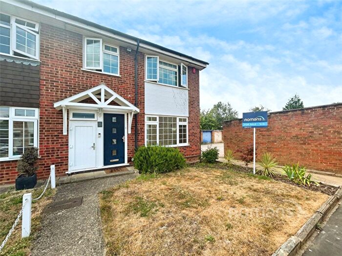 3 Bedroom End Of Terrace House For Sale In Tockley Road, Burnham, Slough, SL1