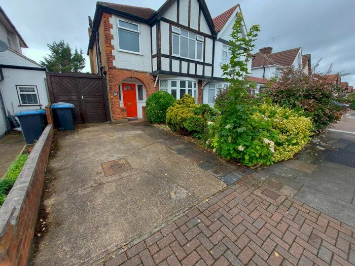 1 Bedroom Maisonette To Rent In Holmstall Avenue, Edgware, Greater London, HA8