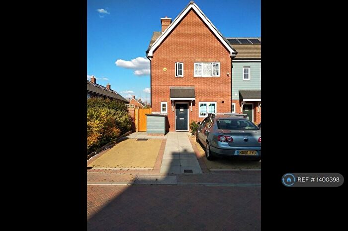 3 Bedroom End Of Terrace House To Rent In Twist Way, Slough, SL2