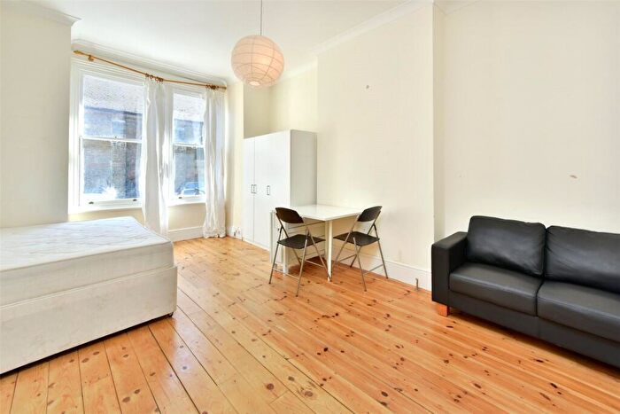 Flat To Rent In Langdon Park Road, Highgate, London, N6