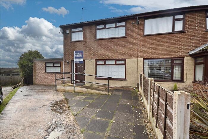 4 Bedroom Semi-Detached House For Sale In Elmwood Drive, Royton, Oldham, Greater Manchester, OL2