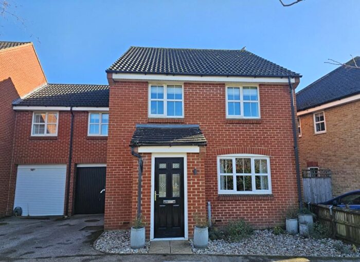 4 Bedroom Link Detached House For Sale In Youens Drive, Thame, Oxfordshire, OX9