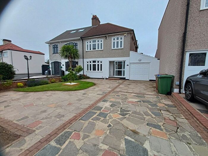 3 Bedroom Semi-Detached House To Rent In Long Lane, Bexleyheath, DA7