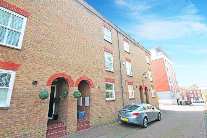 4 Bedroom Town House To Rent In Orange Terrace, Rochester, ME1