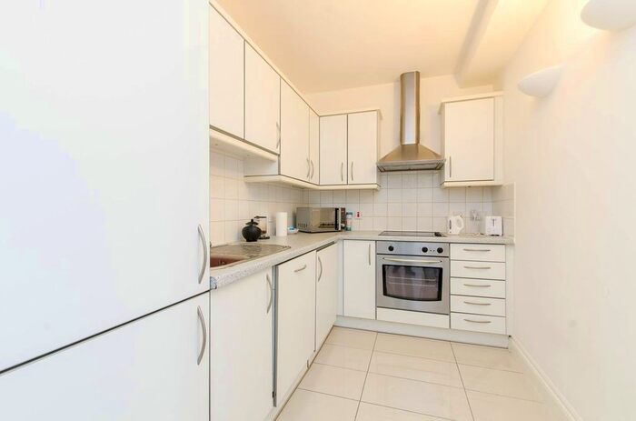 2 Bedroom Flat To Rent In Bishopsgate, City, London, EC2M