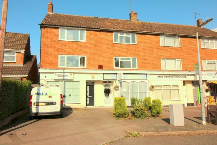 3 Bedroom Flat To Rent In Elm Avenue, Caddington, Bedfordshire, LU1