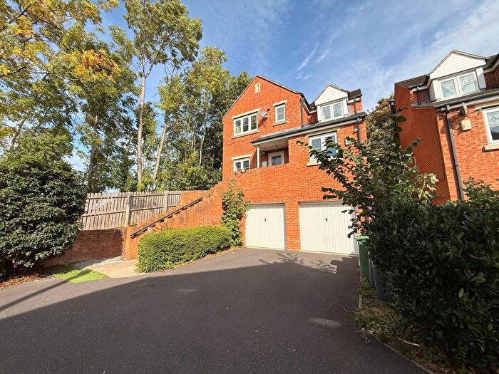 4 Bedroom Detached House For Sale In Bream Avenue, Cleckheaton, BD19